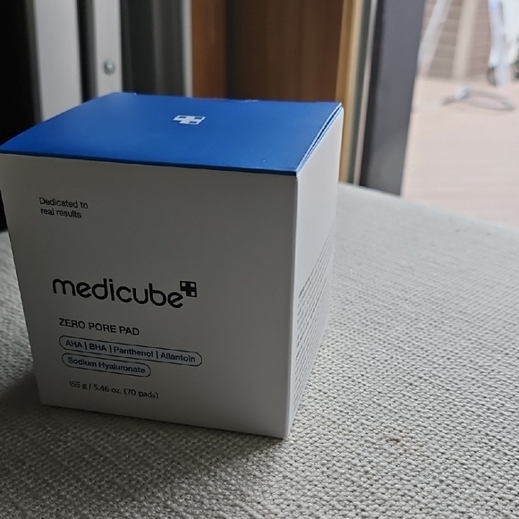 MEDICUBE ZERO PORE PAD - Picture 9 of 11
